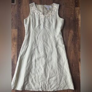 Chic Embroidered Mini Dress in Green